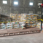 Penampakan gudang pupuk palsu digaris polisi. Pupuk palsu ini sempat viral beredar di wilayah Sragen. Foto diunggah Rabu (9/7/2025). (Foto: dok. Polda Jateng)