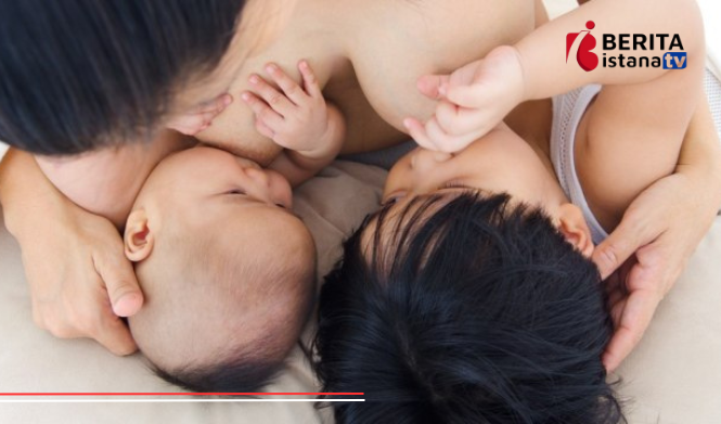 Foto ilustrasi dari Google saat Ibu Sedang Menyusui Anaknya